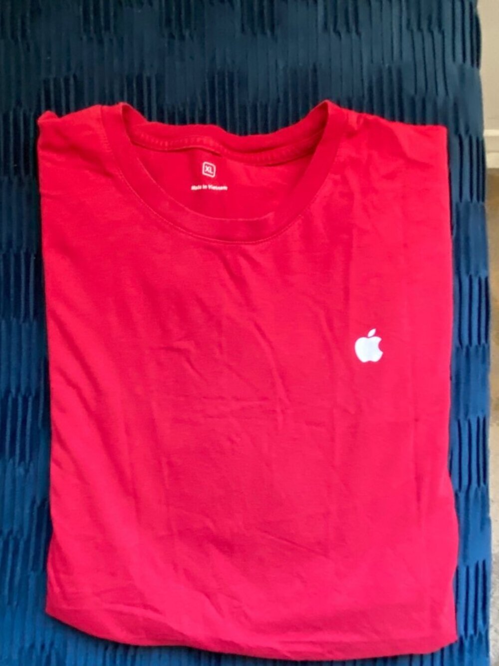 Apple employee Red T-Shirt XL Soft Cotton Crewneck Casual Wear